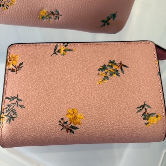 NWOT Coach Small Town Bucket & NWT Medium Corner Zip Wallet Dandelion Floral Set - Picture 7 of 9